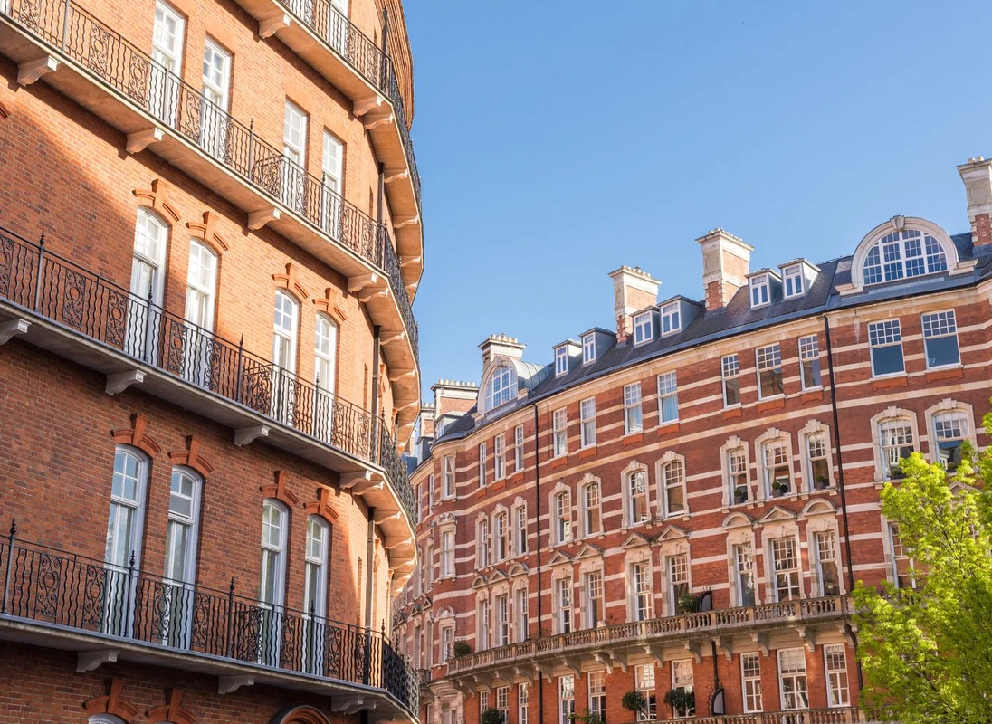 estate agent in Hendon Broadway